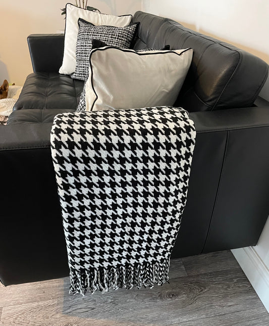 The Cambon Large Dogtooth Woven Fringed Throw