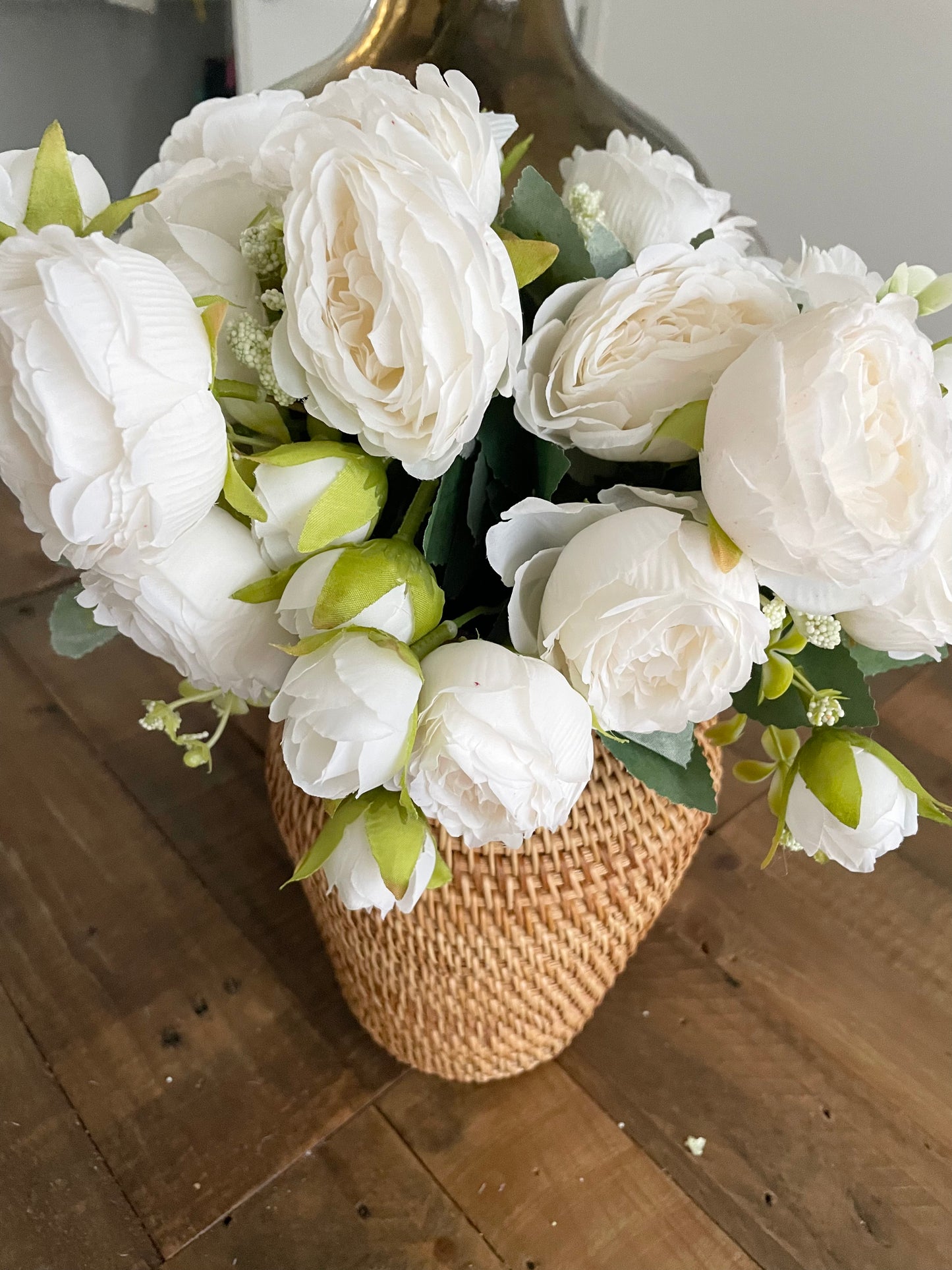 The Cacharel Artificial White Rose Bouquet